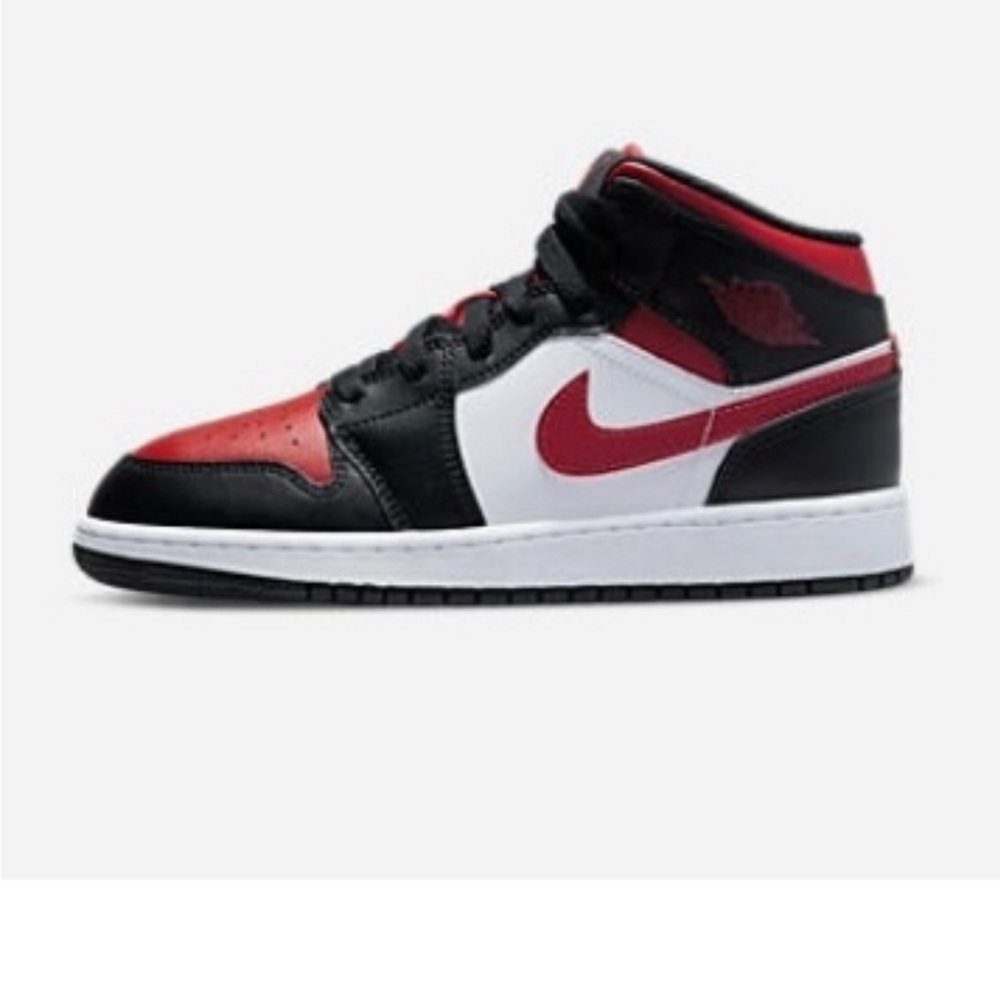 Jordan 1 Mid .